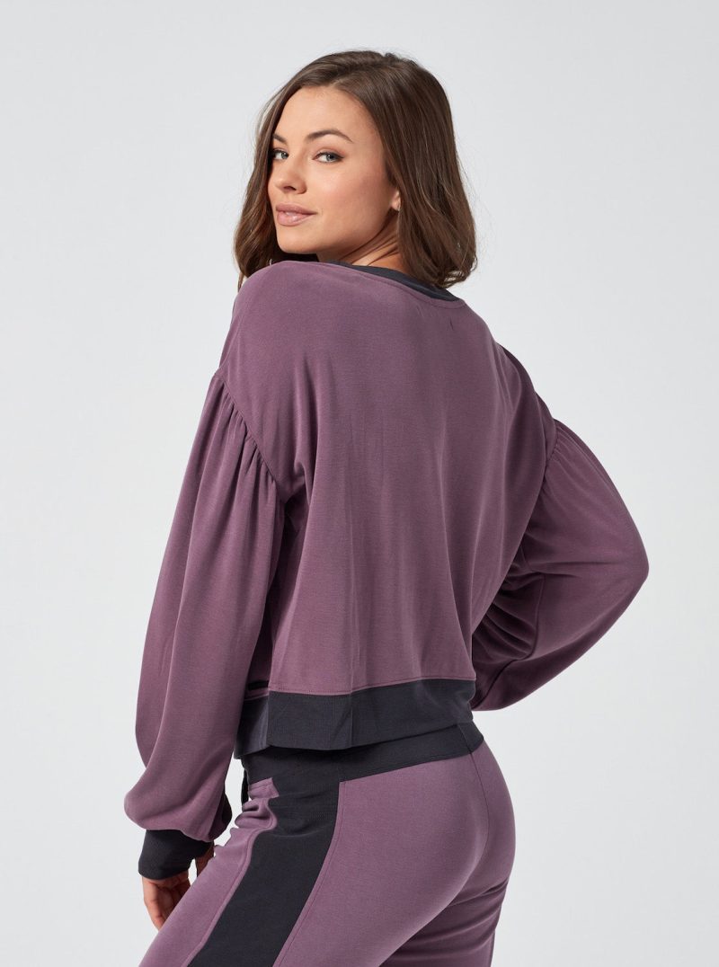 blt28100 535 1xs amour crop sweatshirt jackets xs dark lavender 29189941035081